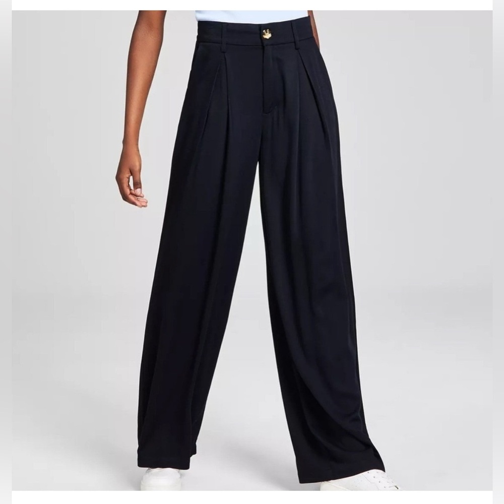 High-Rise Wide-Leg Pleated Pants - Black